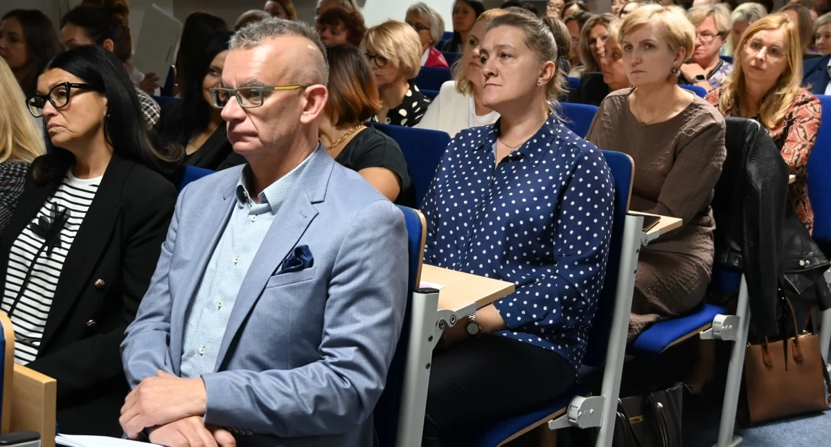 Konferencja metodyczna w Drzewniaku. Spotkanie zorganizowała piotrkowska delegatura Kuratorium Oświaty w Łodzi