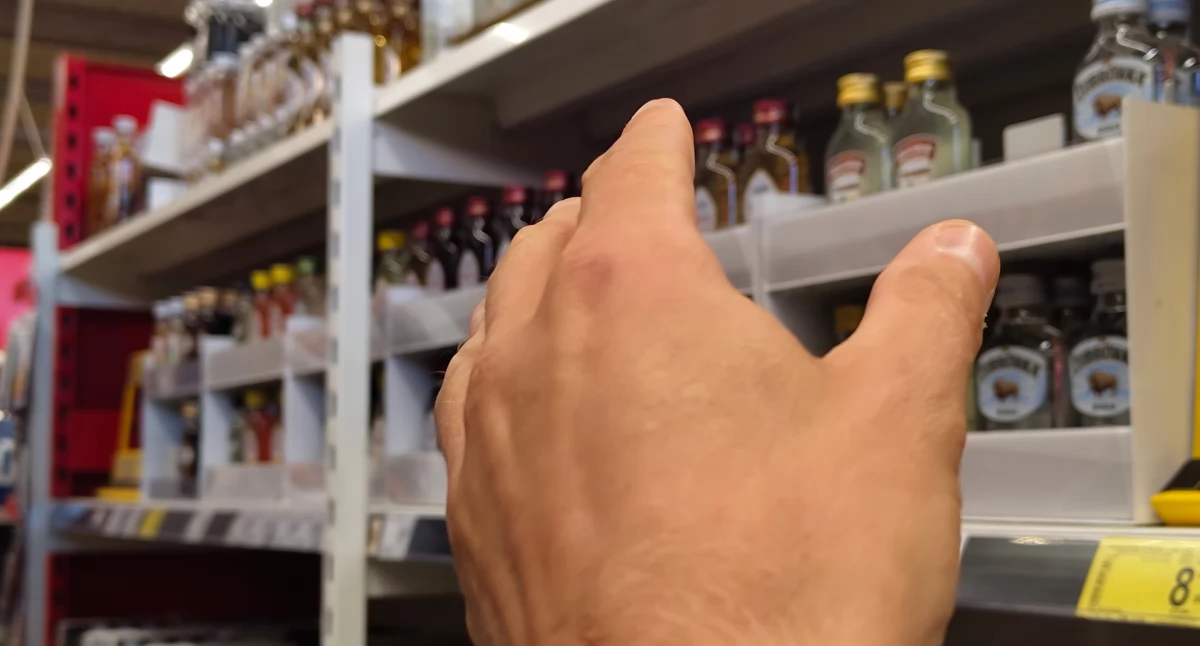 Skuteczna walka z piciem? Na początek całkowity zakaz wydawania nowych koncesji dla stacji paliw [Rozmowa]