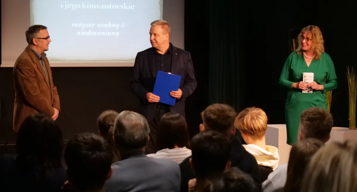 Festiwal 3xRóżewicz rozpoczęty. Na początek spotkanie z Pawłem Kaliszczakiem w sali kameralnej Miejskiego Domu Kultury