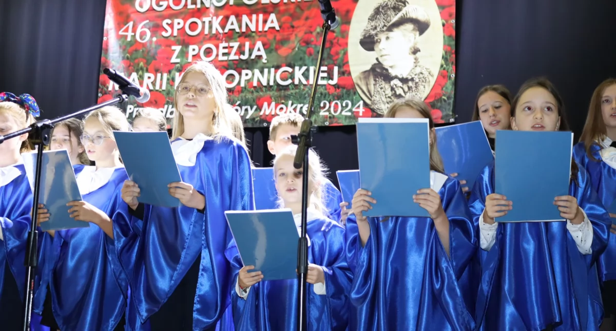 46. Ogólnopolskie Spotkania z Poezją Marii Konopnickiej w Przedborzu. Na scenie 55 uczestników