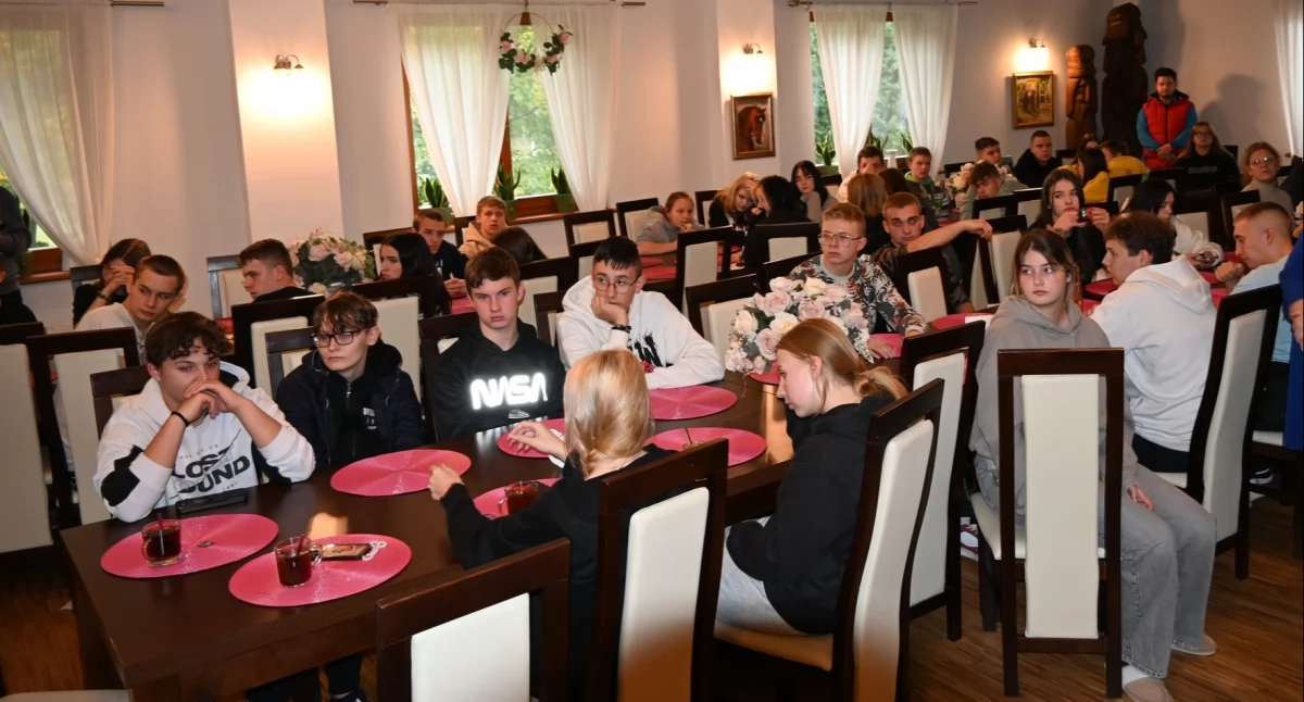 Uczniowie i nauczyciele z Kłodzka i Bystrzycy Kłodzkiej. Mają odpocząć od traumy powodzi. Zaczyna się zielona szkoła