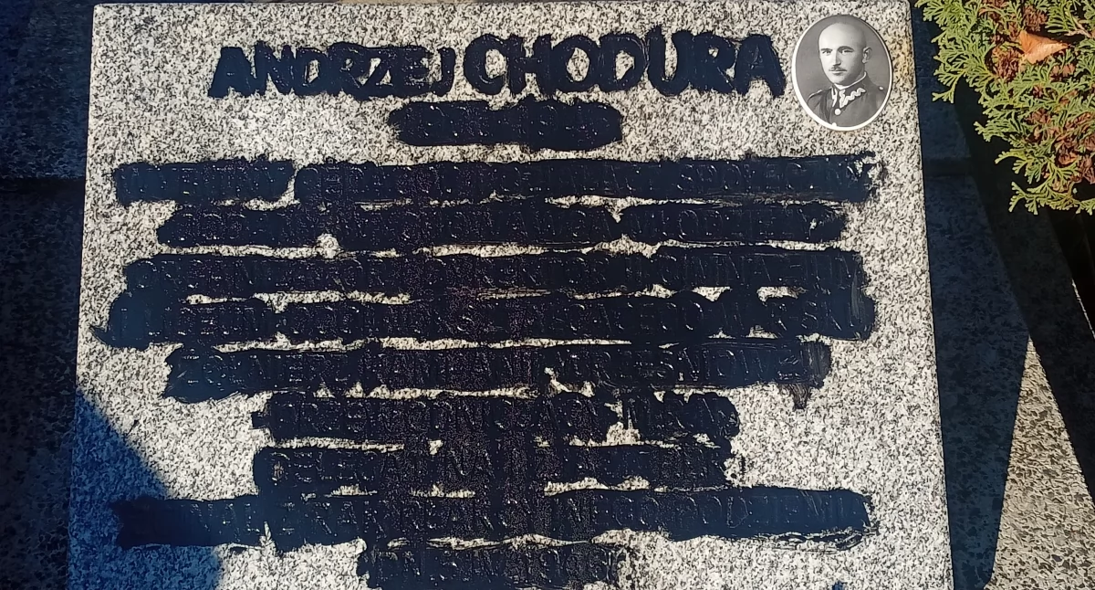 Ktoś zniszczył grób Andrzeja Chodury. Sprawa została zgłoszona policji 