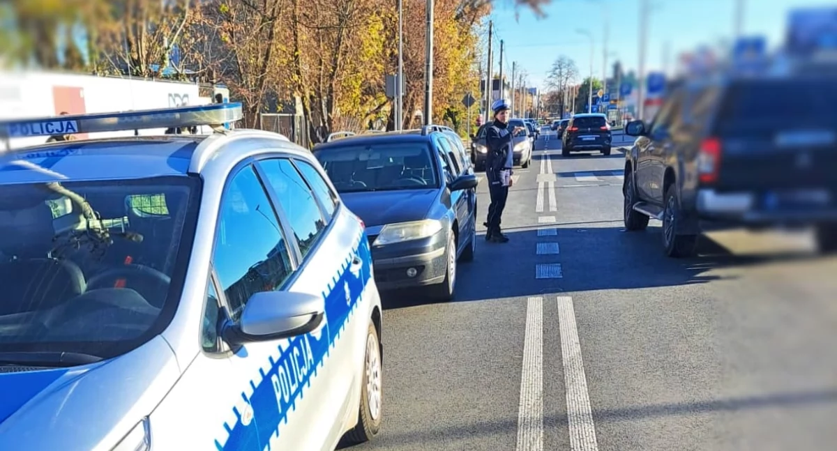 Zderzenie BMW z Renault. Sprawcą 21-latek 29-letnią kobietę odwieziono do szpitala