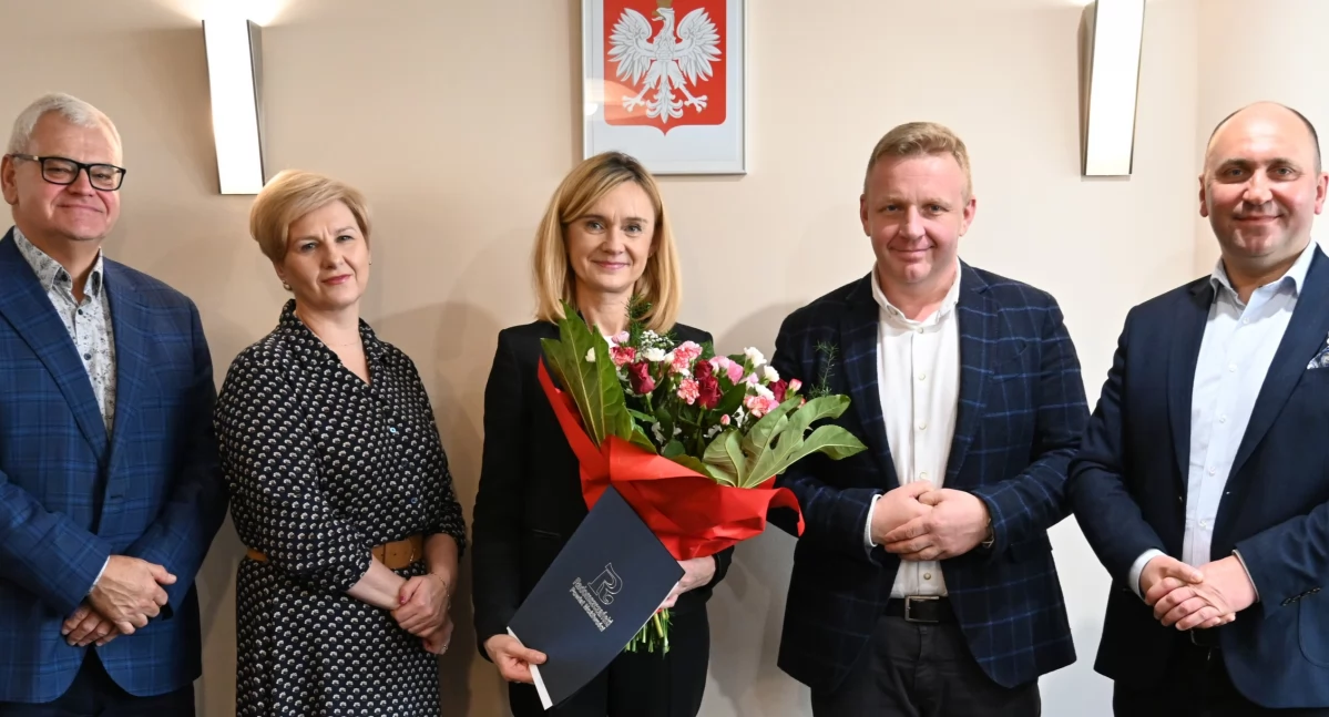 Bożena Zielińska pokieruje Centrum Usług Wspólnych Powiatu. Odebrała już akt powołania