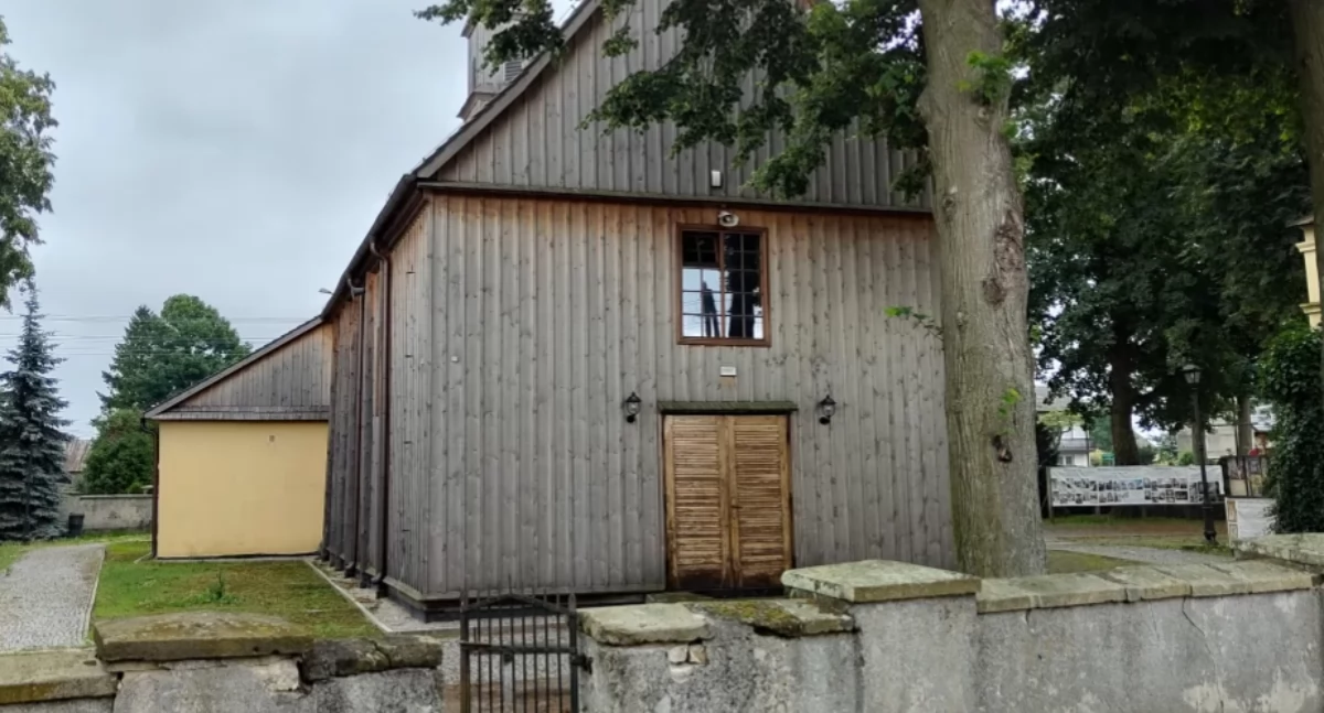 Ksiądz proboszcz z Rzejowic poszedł do papieża. Rzym ma 90 dni na odpowiedź. Ksiądz Tomasz pozostanie w parafii co najmniej do końca stycznia