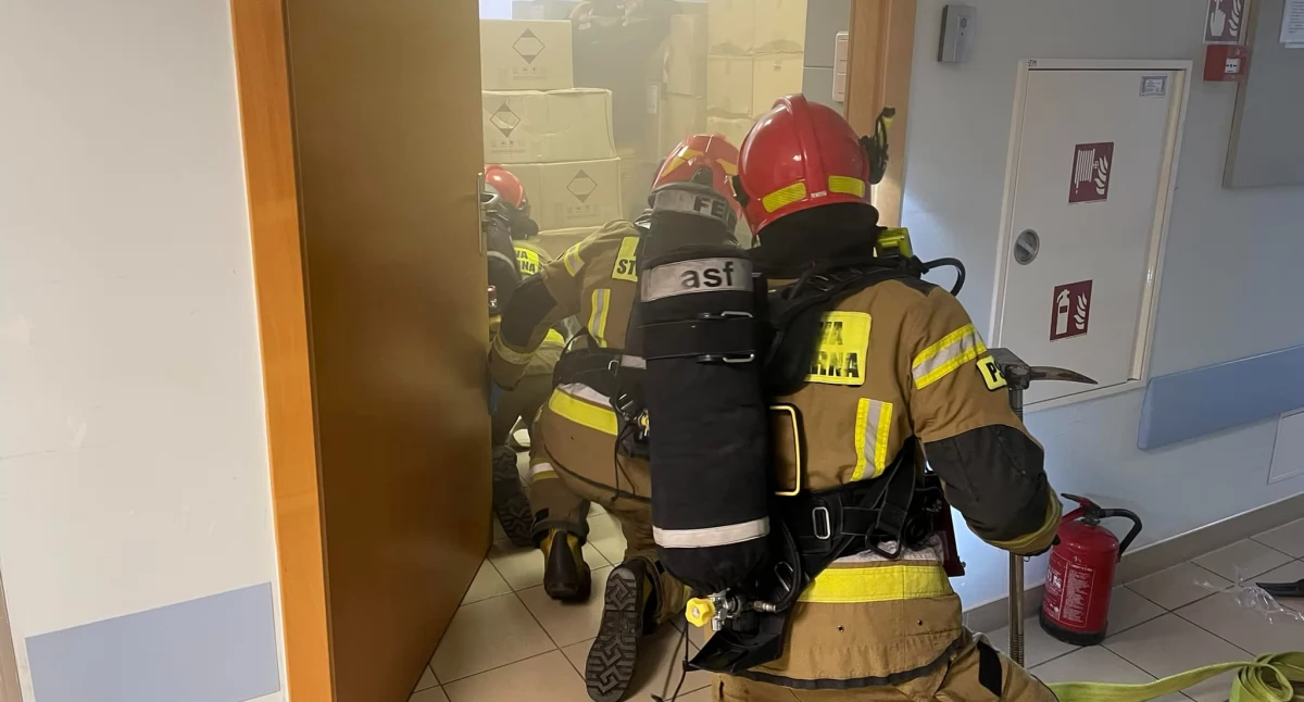 Szpital Powiatowy. Pojawił się dym i włączył alarm. Kierownik apteki zarządził ewakuację