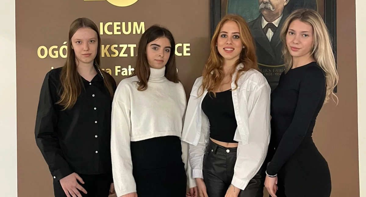 Uczennice I LO w etapie wojewódzkim Olimpiady Wiedzy o Prawach Ucznia. Są wśród 99 najlepszych w całym kraju