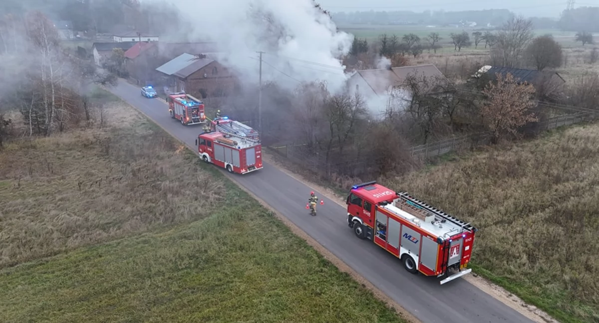 Uszkodzona farelka przyczyną pożaru domu w Szpinalowie. Na miejsce wysłano cztery zastępy straży