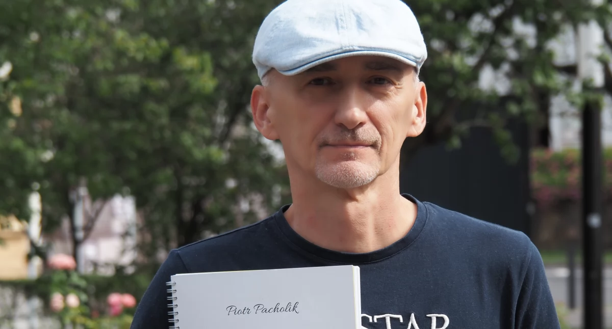 Pomarańcze na obrazie - wieczór autorski Piotra Pacholika w Miejskiej Bibliotece Publicznej