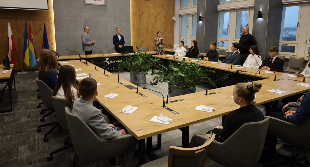 Inauguracyjne posiedzenie Młodzieżowej Rady Miasta w Urzędzie Miasta