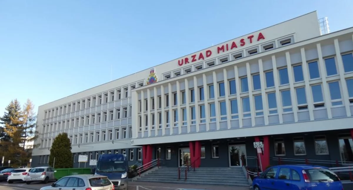 Urząd Miasta: - Dzisiaj Międzynarodowy Dzień Przeciwdziałania Przemocy wobec Dzieci. Podświetlimy się na czerwono