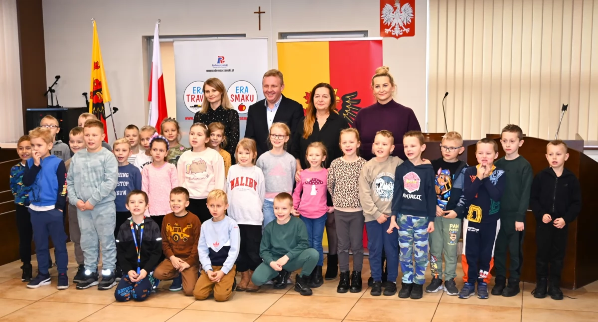Wyjątkowi goście w starostwie. Pierwszoklasiści ze Strzelec Małych odwiedzili starostwo