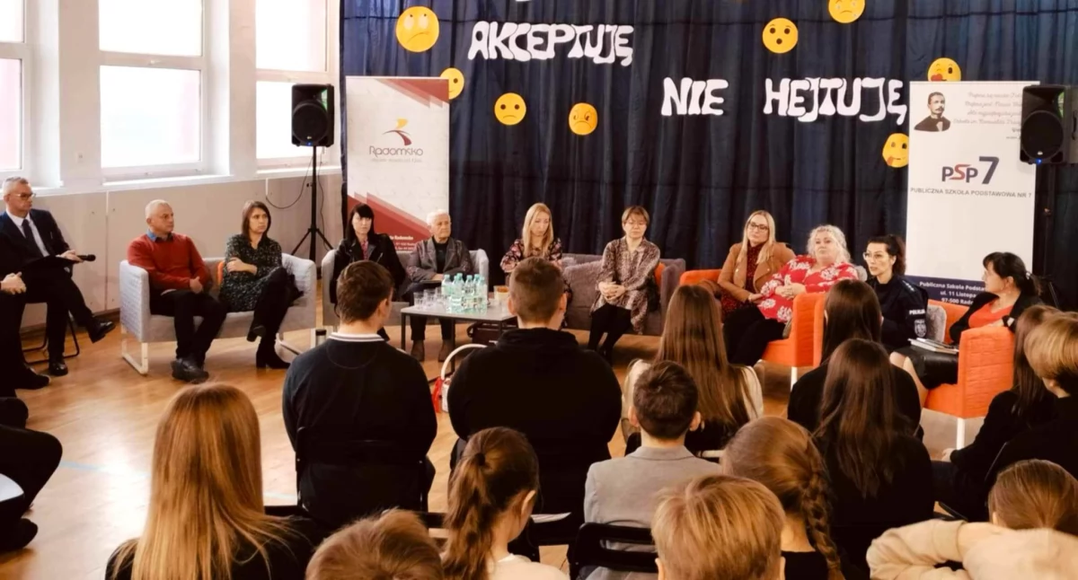 Międzyszkolna debata w Siódemce. O przemocy rówieśniczej. Szanuję, akceptuję, nie hejtuję