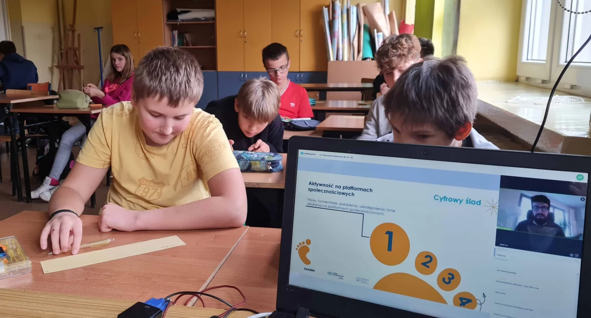Cyfrowy Ślad i Biały Wywiad. Internet nie zapomina. Ważna lekcja dla uczniów z Dobryszyc
