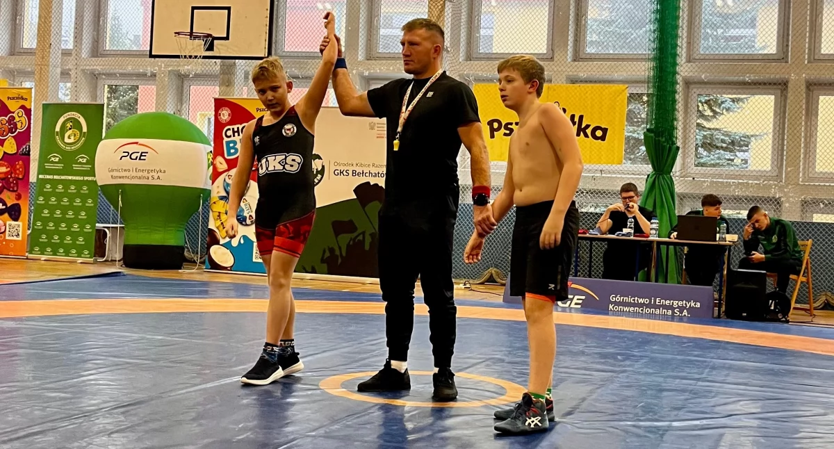 UKS Zapaśnik na Turnieju dzieci w mini zapasach z okazji 45-lecia sekcji zapaśniczej w Bełchatowie