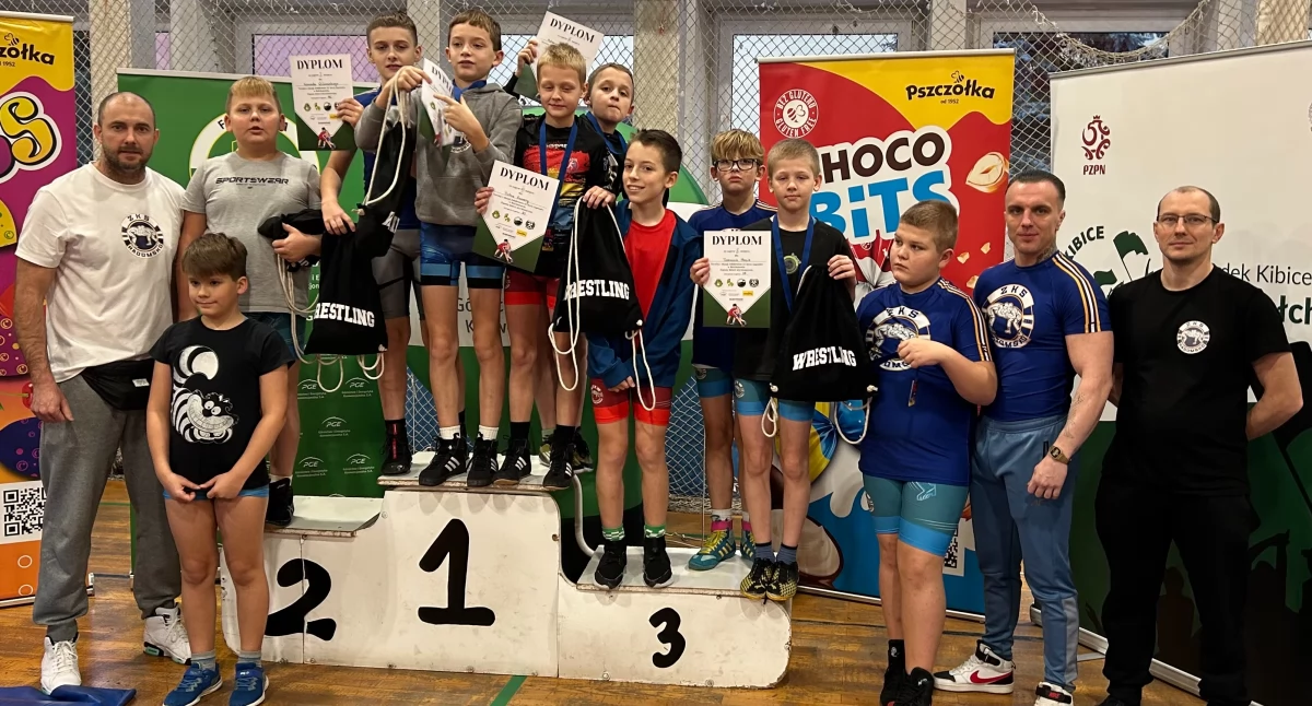 Siedem medali zawodników ZKS-Radomsko na turnieju mini zapasów w Bełchatowie