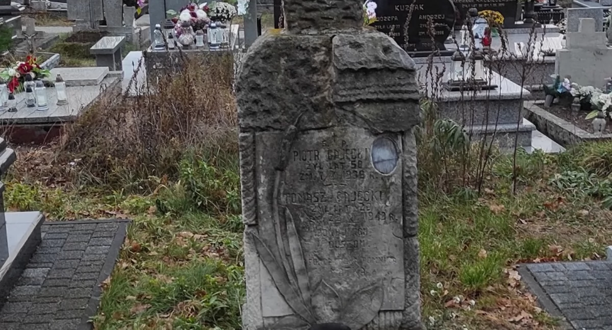 Przedbórz. Grób Piotra i Tomasza Gajeckich wpisany do ewidencji grobów wojennych. Teraz jest prawnie chroniony