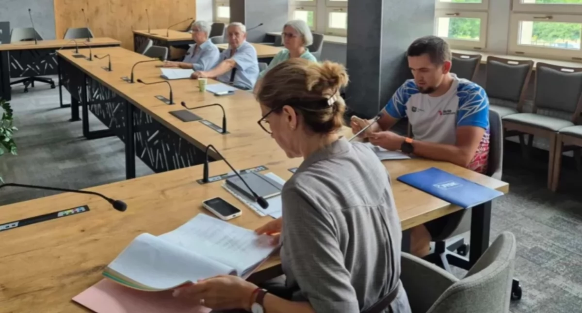 Obiekty sportowe miały być czynne dużej? Mieszkańcy chcieli, radni poparli, ale rada sportu jest na nie