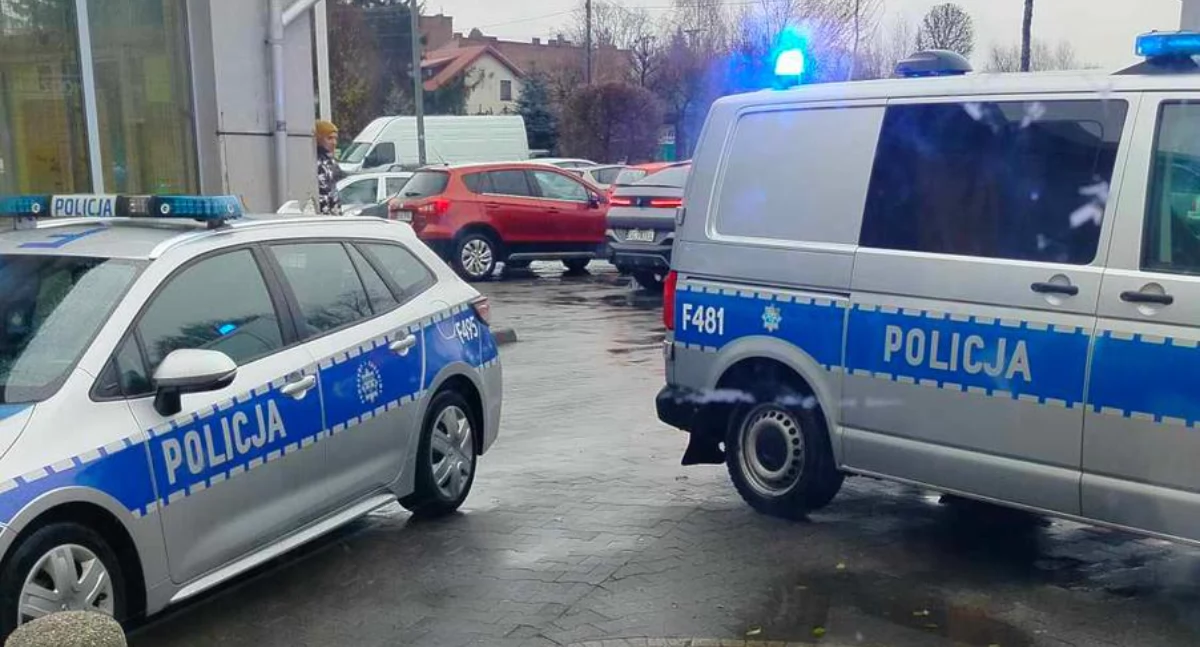 Kradzież w Biedronce przy Przedborskiej. Dwaj mężczyźni mieli ochotę na alkohol. Zostali zatrzymani