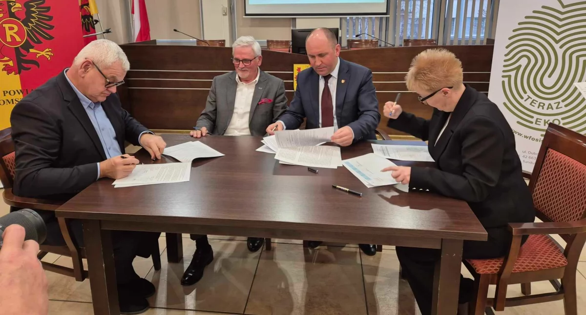 Osiem projektów w powiecie i sześć w mieście otrzyma dotacje warte prawie 1 mln zł. W starostwie i Urzędzie Miasta podpisano umowy z łódzkim WFOŚiGW