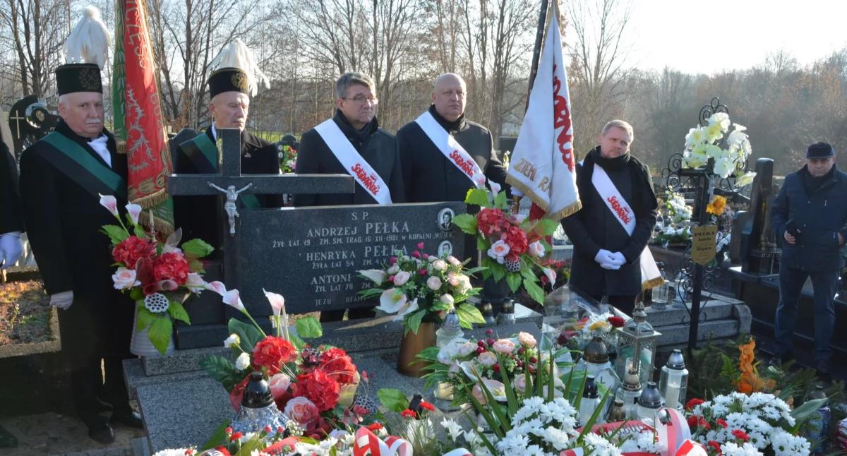 43. rocznica śmierci Andrzeja Pełki. Uroczystości na cmentarzu w Niedośpielinie