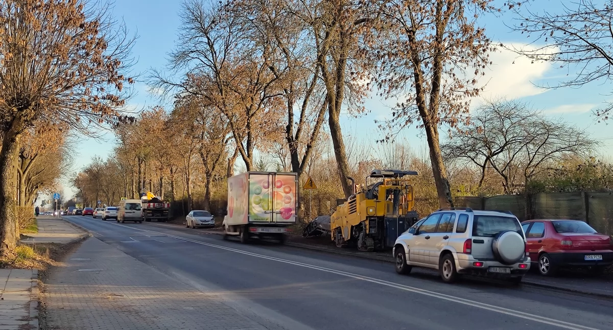 Czytelnik: - Co to za maszyny? Zaczął się w końcu remont Brzeźnickiej? Rzecznik GDDKiA: - Spokojnie. Remont będzie, ale za dłuższą chwilę