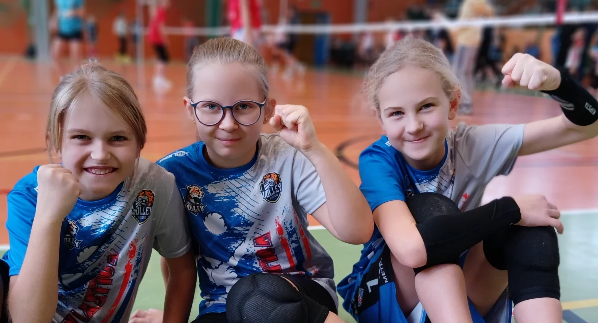 Młodziczki METPRIM Volley daleko