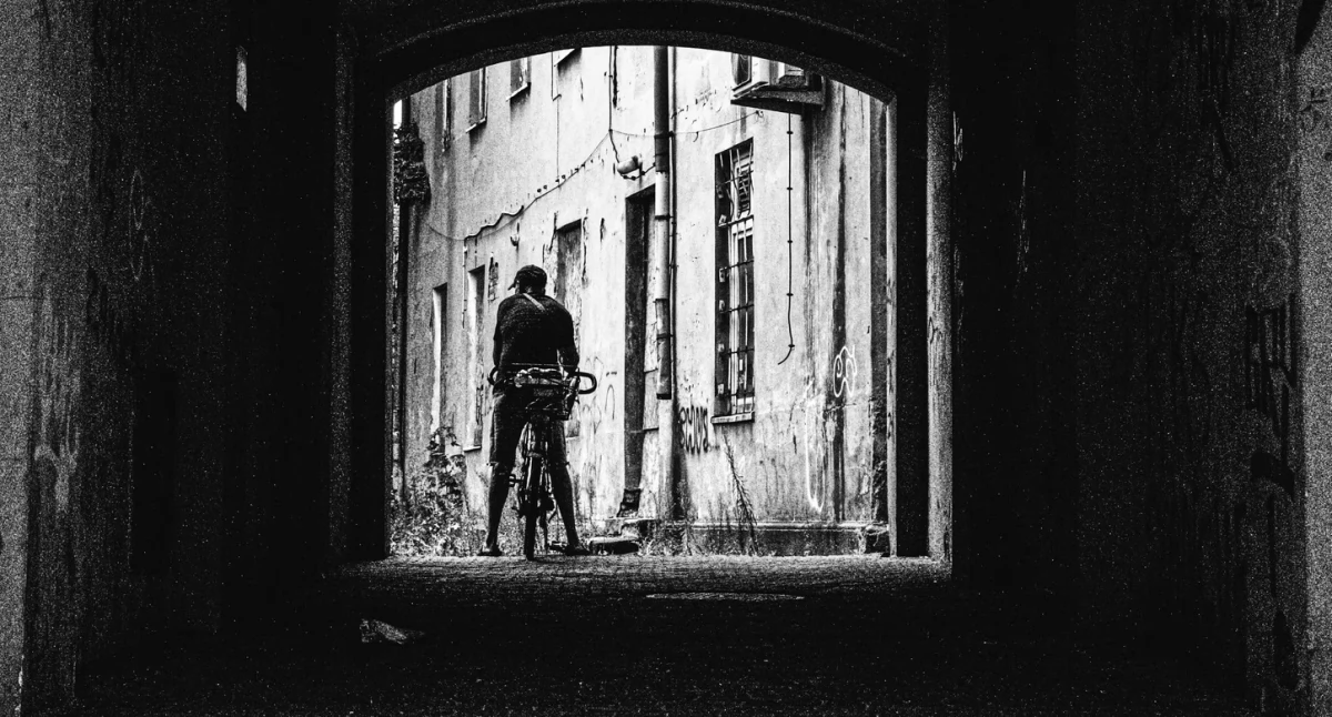 NiePewność. Wystawa zdjęć Karola Bogacza w galerii Przystanek Cooltura przy Przedborskiej
