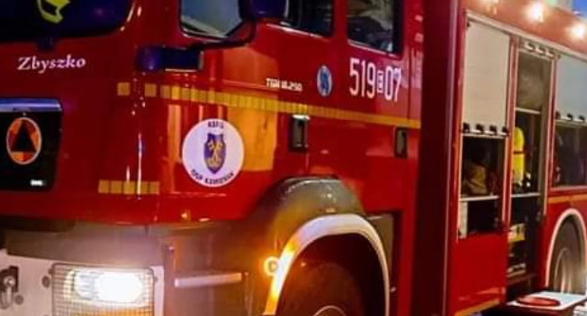 Pożar w domu przy Starej Drodze. Dyżurny wysłał dwa zastępy straży pożarnej