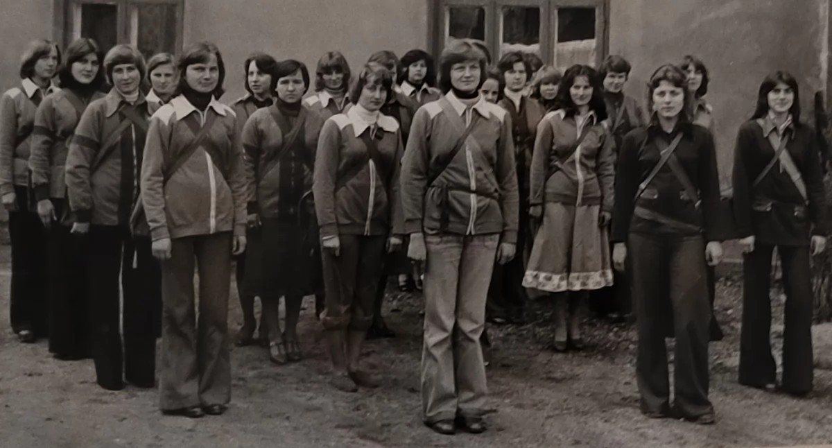 Wiekowy Ekonomik: Zaglądamy do księgi pamiątkowej szkoły obchodzącej 100-lecie istnienia
