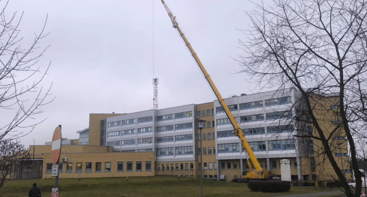 Czytelnicy: - Co tam się dzieje przy szpitalu? Jakiś ogromny dźwig, jakiś maszt czy rusztowanie wielkie...