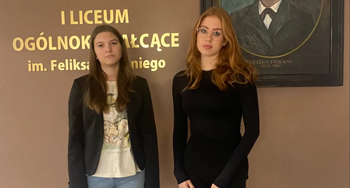 Uczennice I LO Maja Lipina i Róża Zielińska w etapie okręgowym XXIII Olimpiady Znajomości Afryki