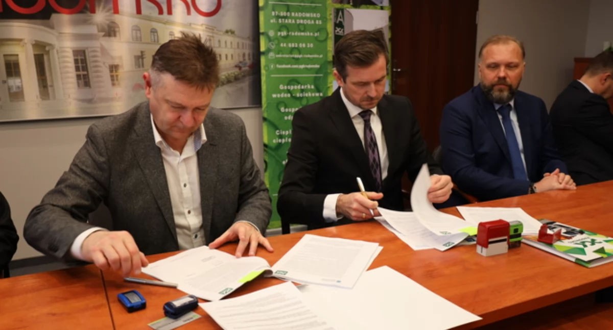 Najpierw kotły na gaz, teraz na biomasę, a na koniec spalarnia. W urzędzie podpisano umowę