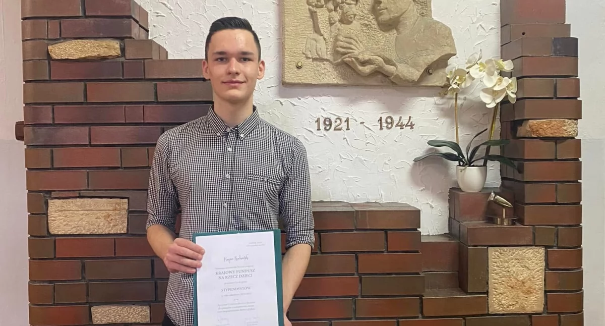 Kacper Rochowski, uczeń II LO, stypendystą  ogólnopolskiego Programu „ZDOLNI” Krajowego Funduszu na rzecz Dzieci
