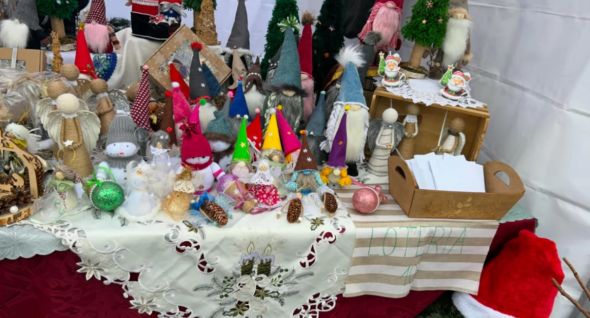 Jarmark Bożonarodzeniowy w Radomsku: zobacz, co jest na stoiskach [FILM ZDJĘCIA]