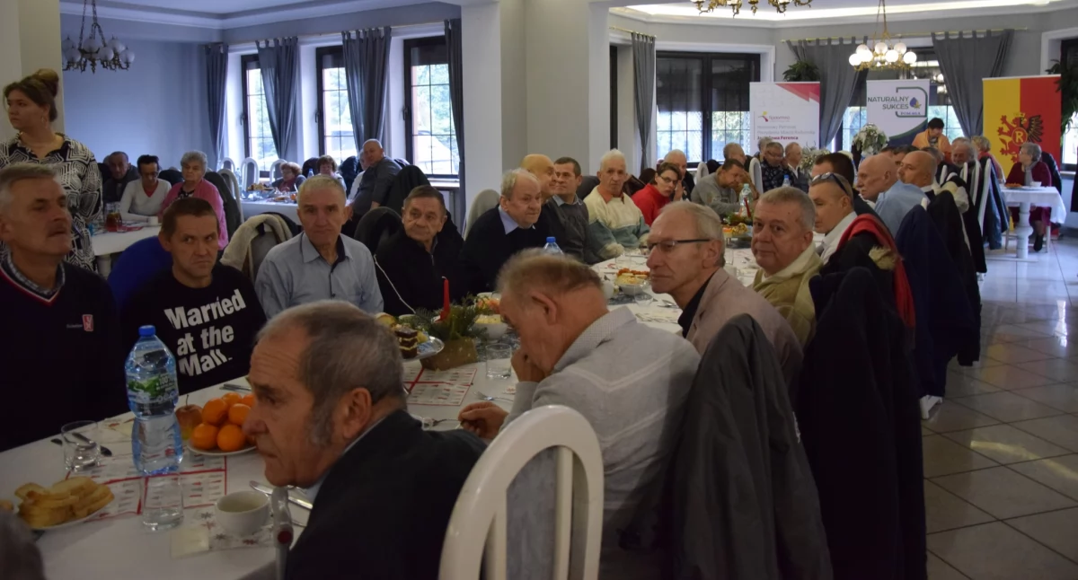 Wigilia bez samotności w restauracji Zameczek. Przy stołach usiadło około 160 osób