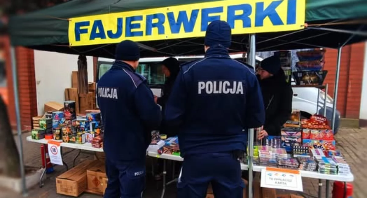 Aspirant Kaczmarek: - Obowiązuje zakaz używania środków pirotechnicznych w miejscach publicznych, z wyłączeniem 31 grudnia i 1 stycznia