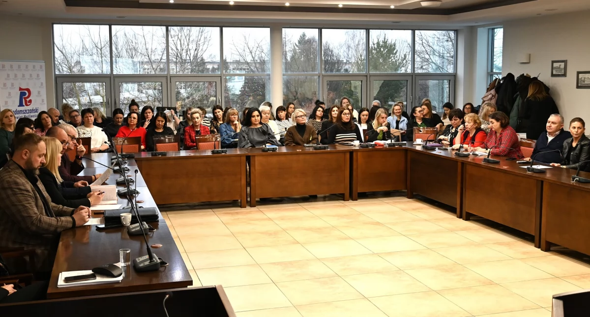 Starostwo Powiatowe. Spotkanie szkolnych pedagogów ze specjalistami w dziedzinie bezpieczeństwa