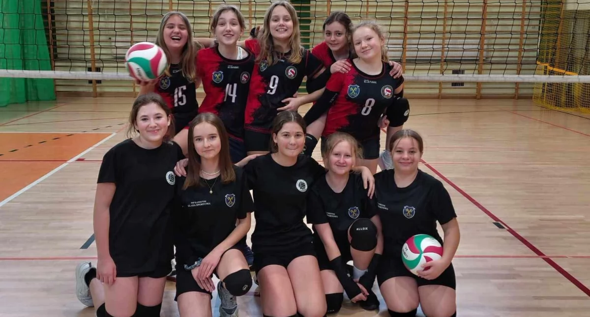 Mistrzynie powiatu w siatkówce powalczą w finale województwa. Siatkarki z Kamieńska pokonały Sulmierzyce i Bełchatów