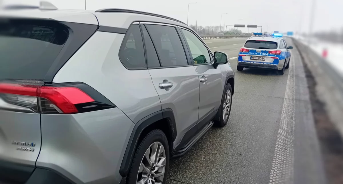 Pijany 58-latek za kierownicą Toyoty zatrzymany na A1. Mężczyzna trafił do policyjnej celi 