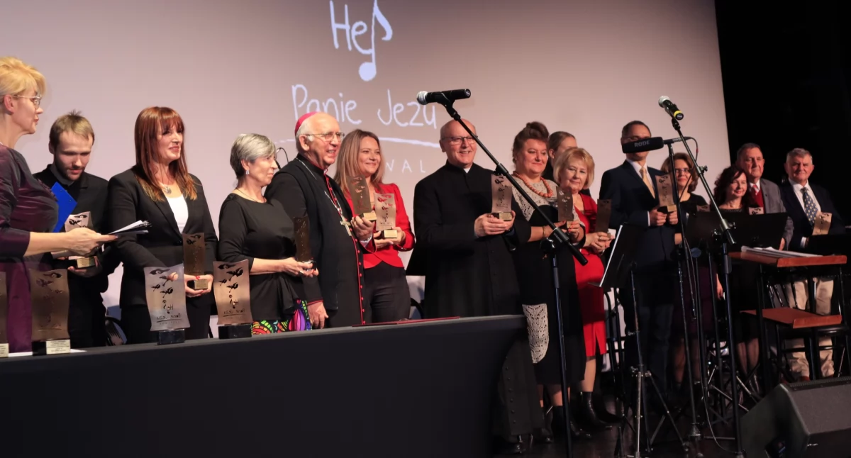 Jubileuszowy koncert festiwalu „Hej Panie Jezu” w MDK. Koncert laureatów i pamiątkowe statuetki