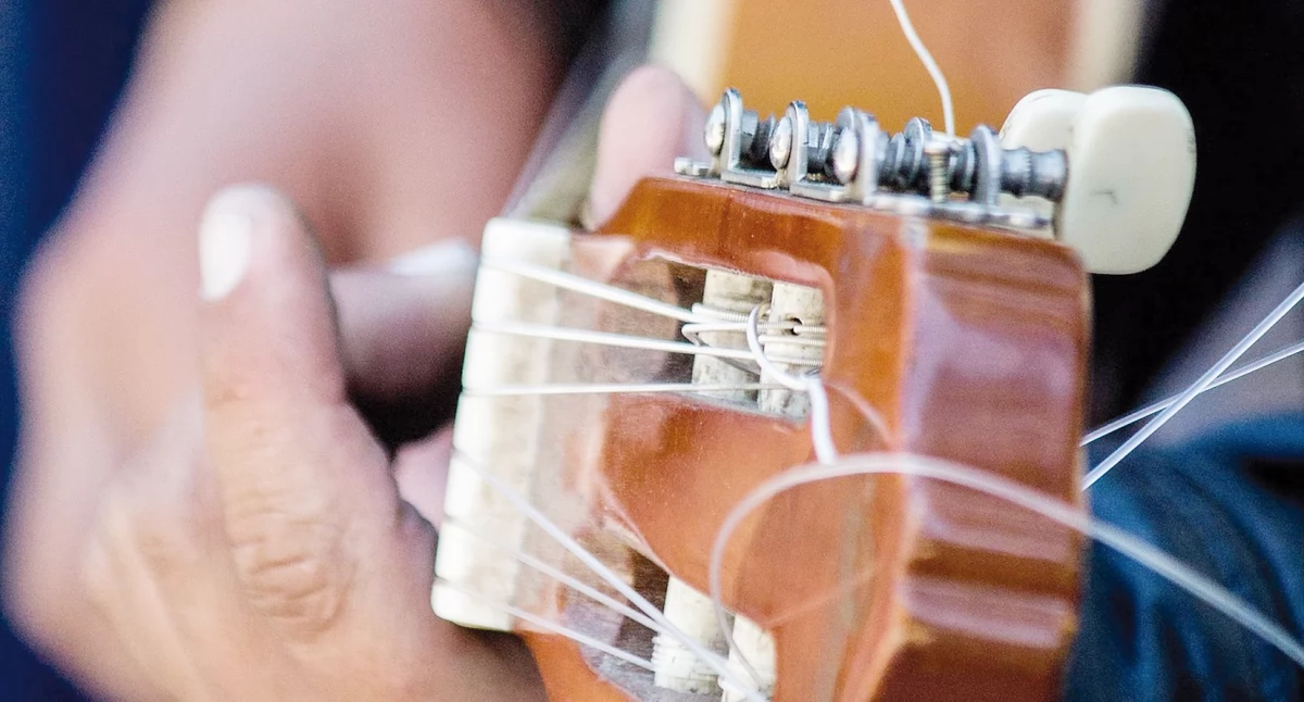 Chłopak z gitarą: „Dziadek zmarł, nikt nie powiedział o tym gościom