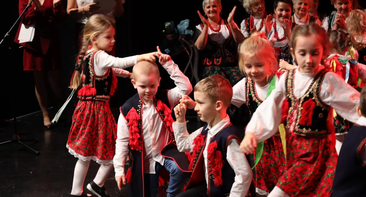 Wspólne biesiadowanie w MDK z okazji Dnia Babci i Dnia Dziadka