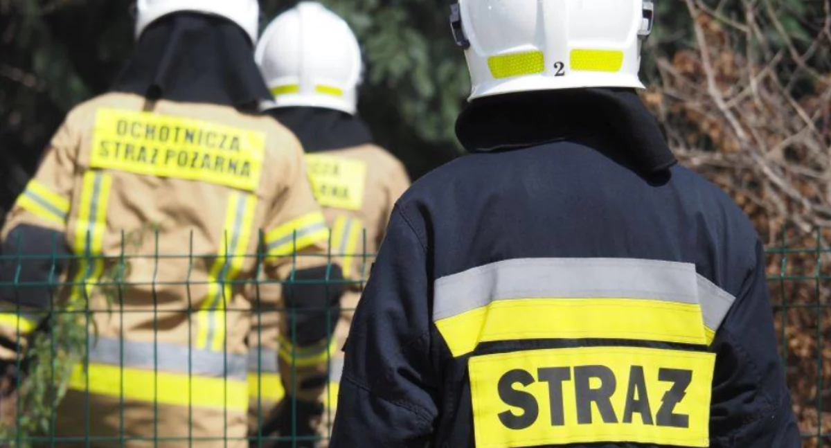 Wóz strażacki w roli karetki. Strażacy w roli ratowników. Odwieźli do szpitala 64-latka