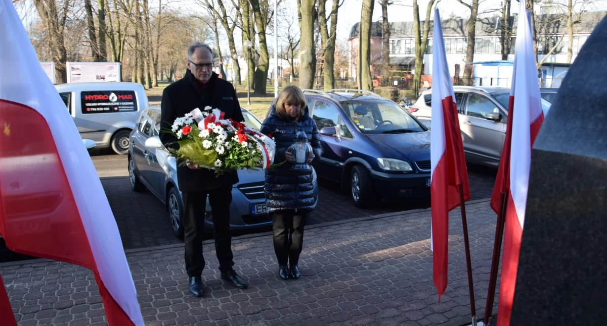 Międzynarodowy Dzień Pamięci o Ofiarach Holokaustu. Kwiaty pod Macewą przy Berka Joselewicza