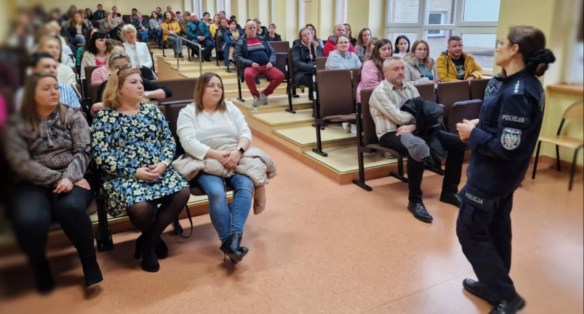 Profilaktyka uzależnień tematem czwartkowego spotkania w Przedborzu. Zajęcia prowadził profilaktyk społeczny KPP