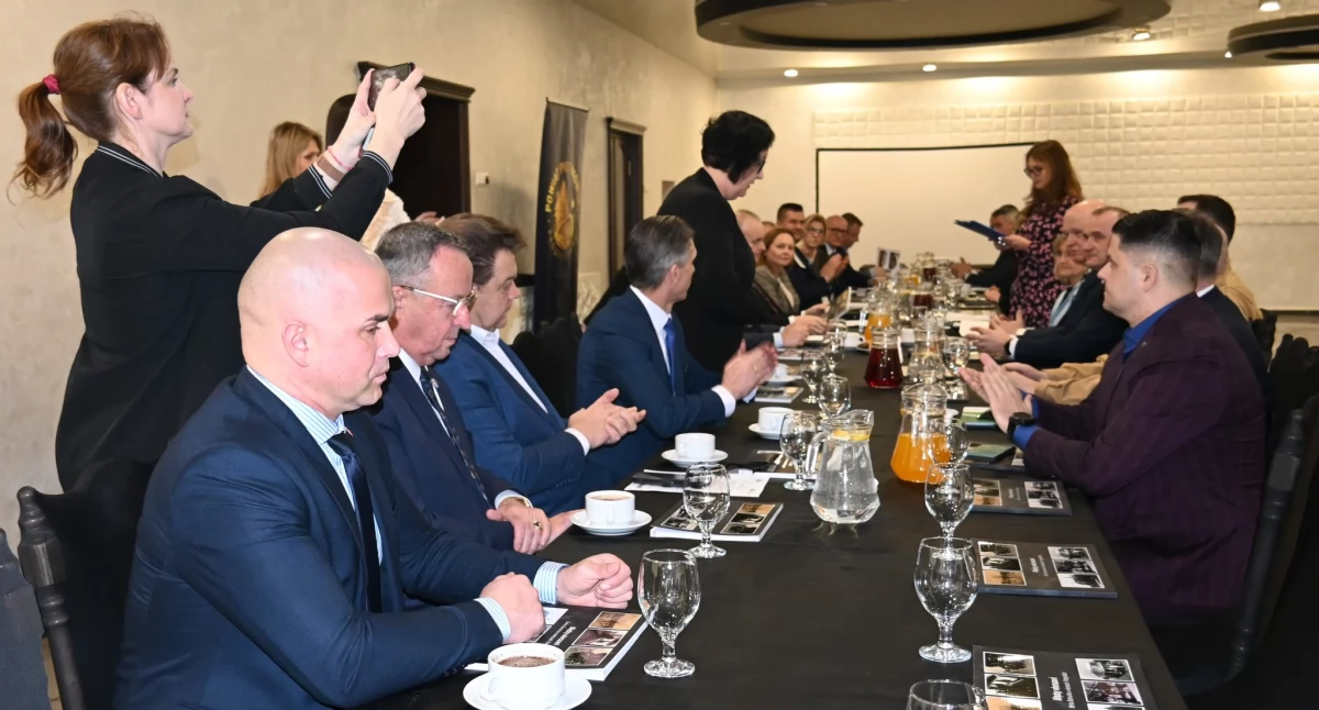 Burmistrzowie i wójtowie o pieniądzach na spotkaniu w Gomunicach
