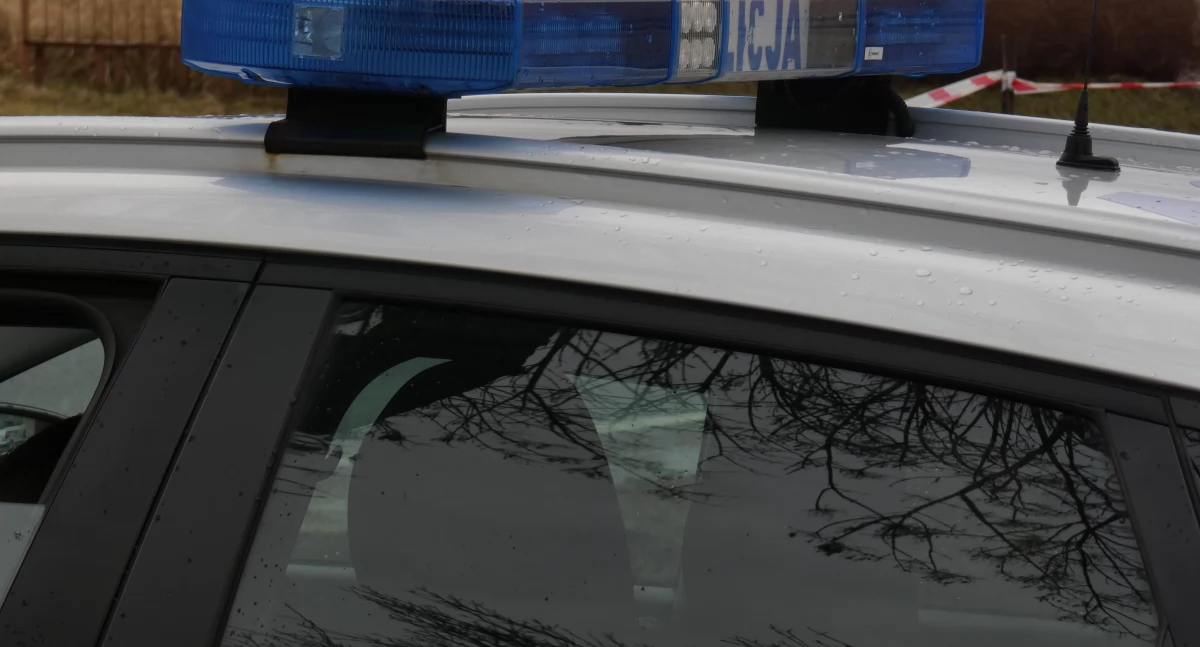 42-latek wszedł do sklepu w Ładzicach. Wziął towar za 9 zł, ale nie zamierzał płacić. Potem “zachowywał się irracjonalnie”