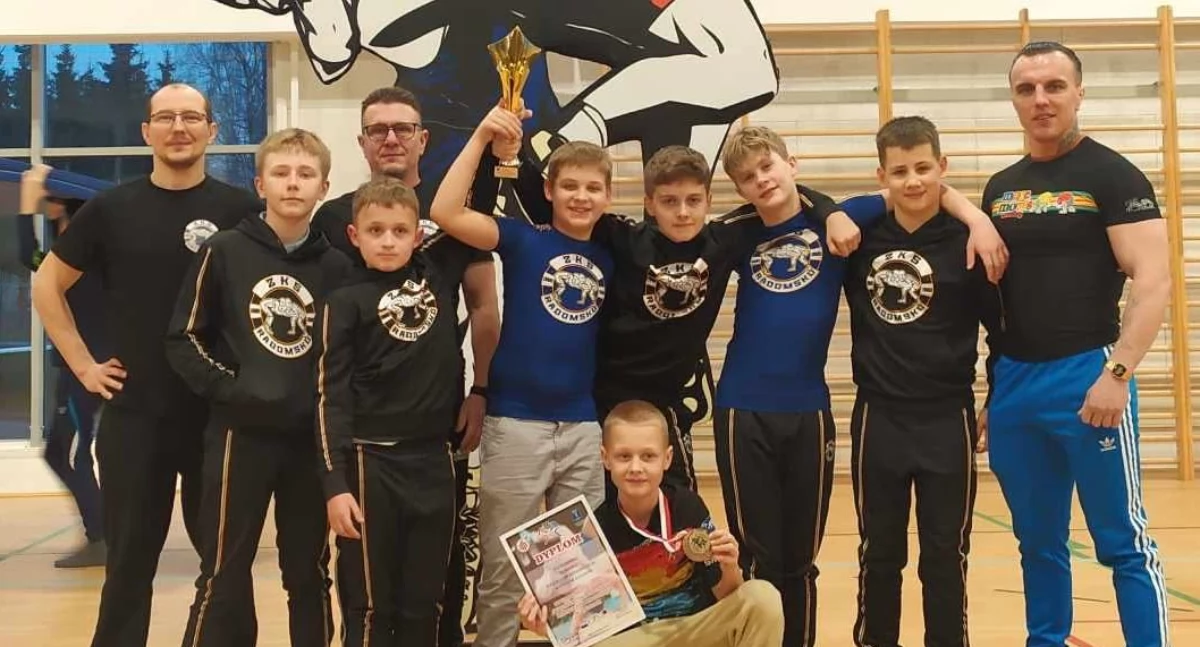 Mistrzostwach Województwa Łódzkiego w zapasach w stylu klasycznym. Zawodnicy ZKS-u Radomsku na trzecim stopniu podium drużynowo