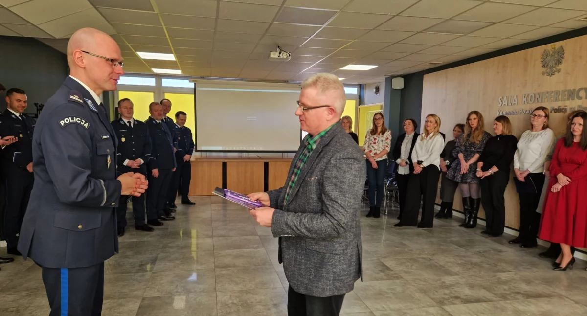 Dzień Służby Cywilnej w radomszczańskiej komendzie powiatowej. Podziękowania i życzenia